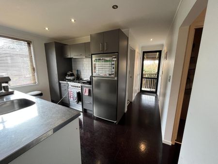 Executive Three-Bedroom Townhouse for Rent - Photo 2