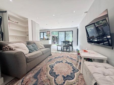 Wulfstan Street, East Acton, London, W12 0AB - Photo 2