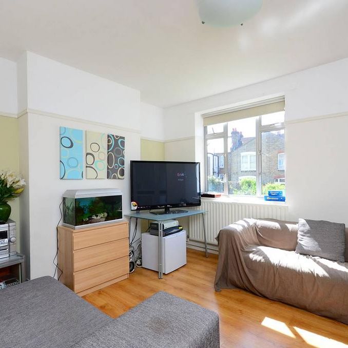4 bedroom flat to rent - Photo 1