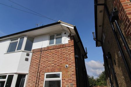 2 bedroom maisonette to rent - Photo 2