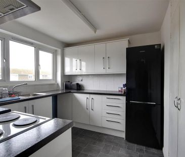 2 bedroom maisonette to rent - Photo 3