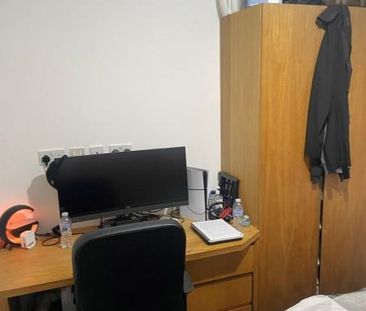 5 bedroom flat share to rent - Photo 2