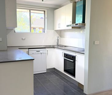 OVERSIZED 2 BEDROOM APARTMENT WITH LOCK UP GARAGE - Photo 4