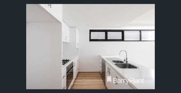 Modern & Low-Maintenance Living in the Heart of Preston - Photo 1