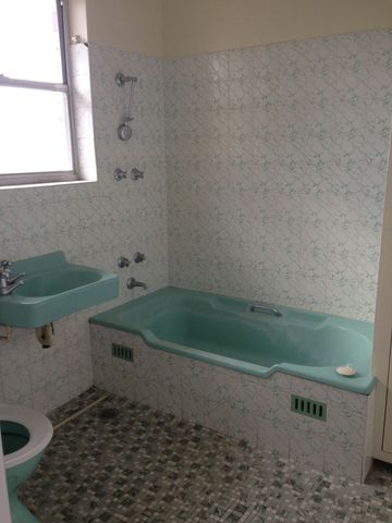 West Tamworth upstairs unit - Photo 3