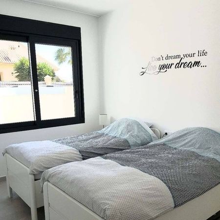 Luxury Villa for rent in Pilar de la Horadada, Valencia - Photo 3