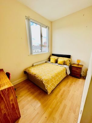 Wolseley Street, Room 6, BT71LG, Belfast - Photo 1