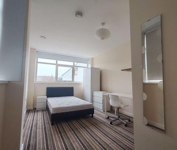 3 bedroom apartment to rent - Photo 4