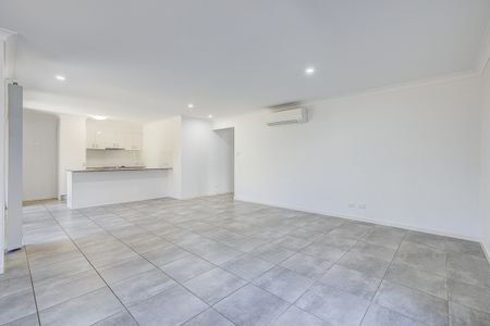 Lovely Family Home - Close to Schools - Photo 2