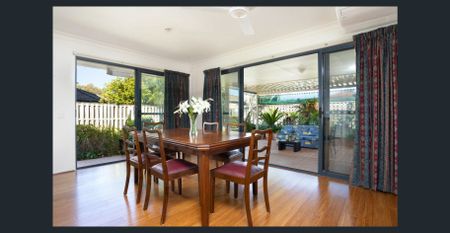 Modern Family Home in College Green Estate – Available 20 Dec - Photo 3