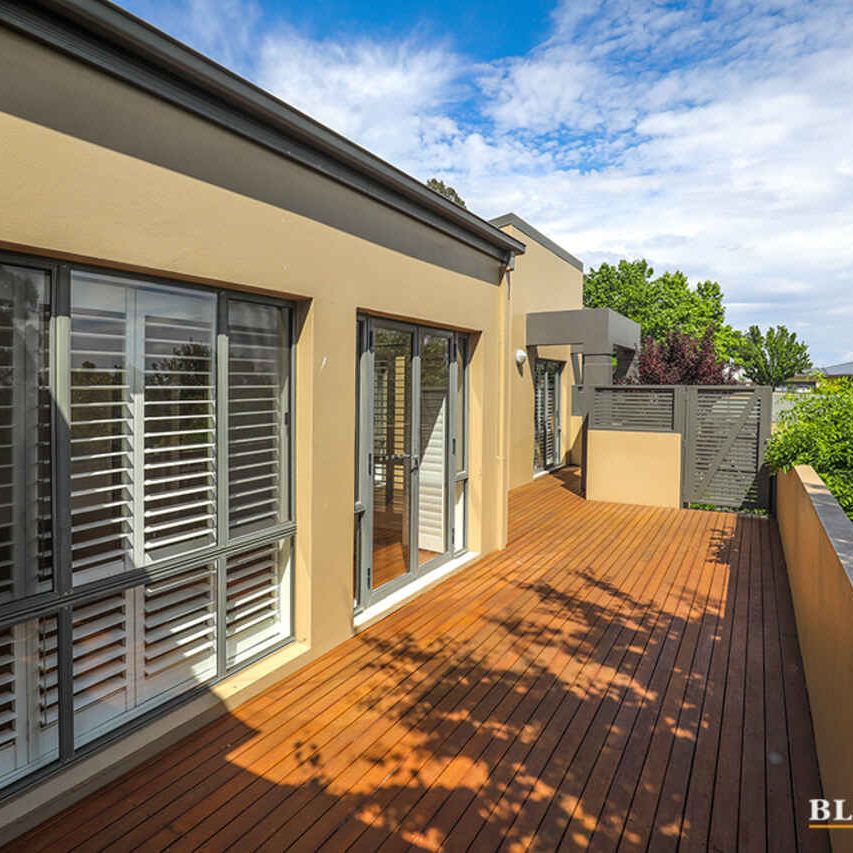 Spacious North-Facing Family Home with Stunning Views - Photo 1