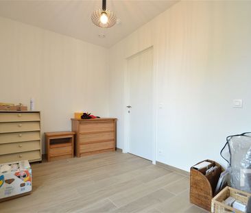 Recent appartement met ruim terras en garage te huur in Ieper. - Photo 3