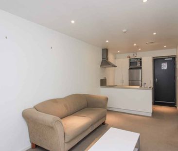 Stylish 2-Bedroom Furnished Apartment in the Heart of Soho - Photo 2