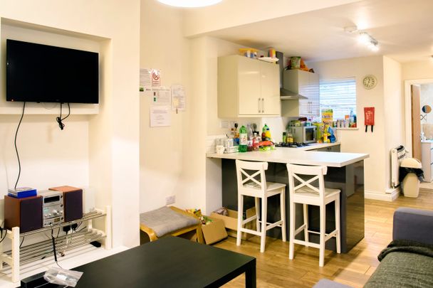 2 Frederick Grove, NG7 1SG, NOTTINGHAM - Photo 1