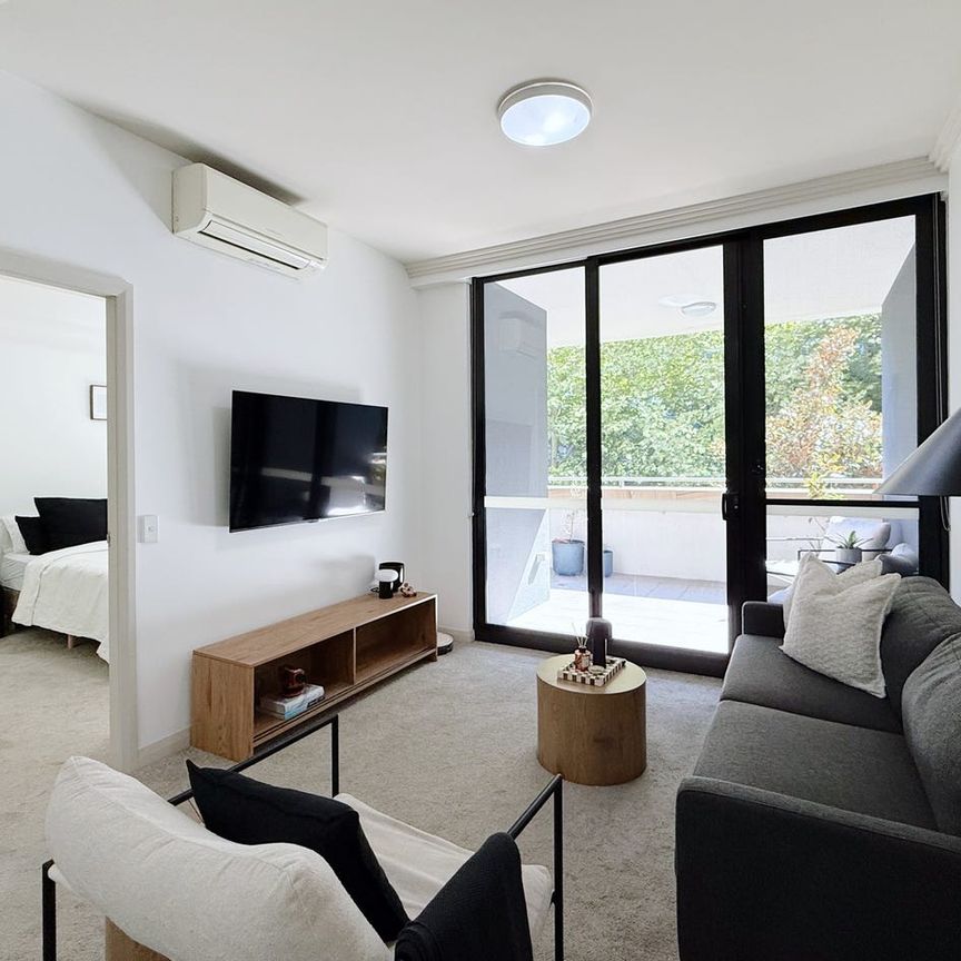 Ideally Furnished One Bedroom + Study Apartment in Wentworth Point ! - Photo 1
