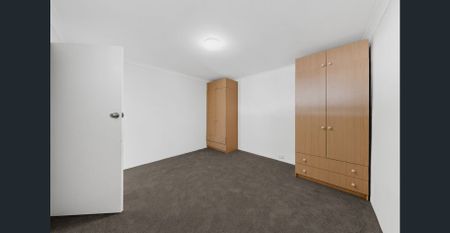Renovated 1-Bedroom + Study Apartment with Ocean Glimpses - Photo 4