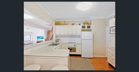 Tranquil Light-filled Family Residence - Photo 5