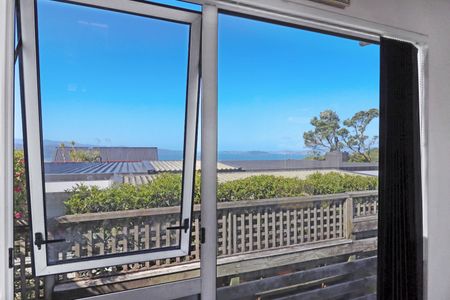 Tidy Four- Bedroom Home. - Photo 2