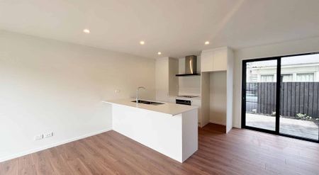 CHRISTCHURCH CENTRAL - 2 BEDROOMS, 1 BATHROOM, HEATPUMP - Photo 2