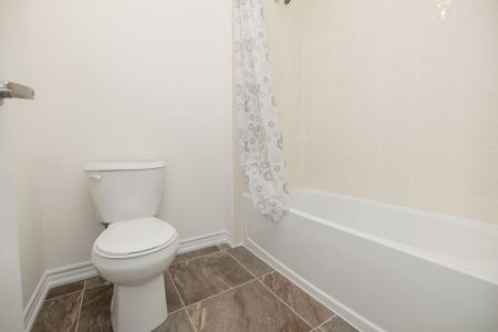 For Lease - 45 Tamworth Terrace, Barrie, Ontario - Photo 2