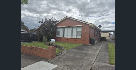 THREE BEDROOM HOUSE - Photo 4