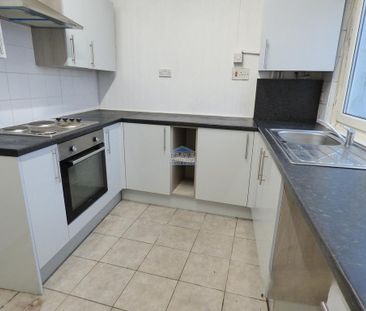 2 bedroom ground floor flat to rent - Photo 2