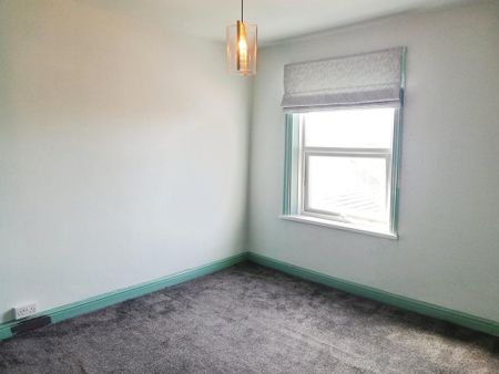 3 bedroom end of terrace house to rent - Photo 5