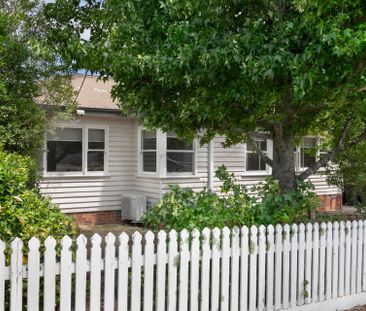 SPACIOUS FAMILY HOME IN POPULAR BALLARAT NORTH - Photo 2