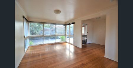 Family Home in Prime Location! - Photo 2