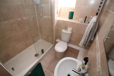 1 bedroom in a house share to rent - Photo 4