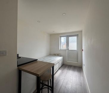 Stuart Crescent, Hayes UB3, London - Photo 1