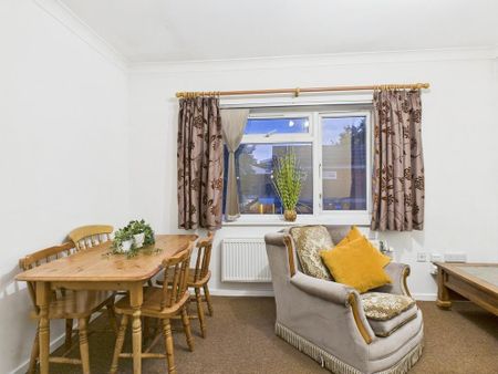 4 bedroom flat to rent - Photo 4