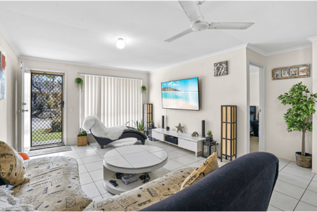 Well-Maintained 2-Bedroom Unit Close to M1 and Local Amenities - Photo 2