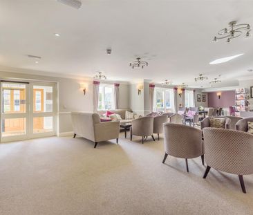 Chelmer Lodge, Chelmsford, Essex - Photo 1