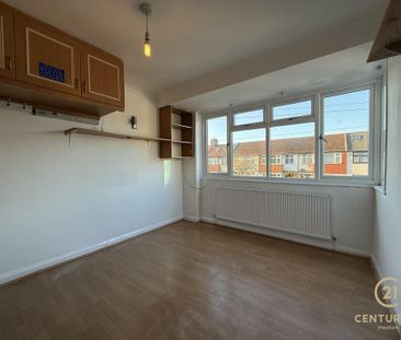 5 bedroom semi-detached house to rent - Photo 3