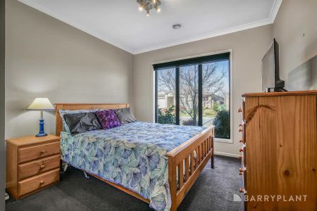 “Beautiful Family Home in Sought-After Lakeside Estate” - Photo 2