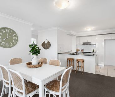 Elevated third floor position with cool sea breezes - Photo 2