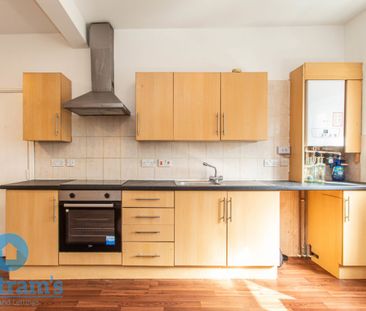 3 bed Flat for Rent - Photo 6
