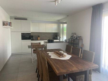 Instapklaar appartement met 2 slaapkamers, tuintje en autostaanplaats - Photo 2