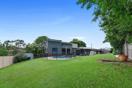 8 Aberdeen Court, Highland Park, QLD 4211 - Photo 4