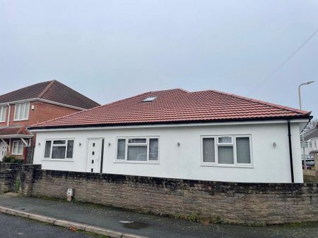 4 bedroom semi-detached house to rent - Photo 3