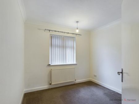 2 bedroom semi-detached bungalow to rent - Photo 4