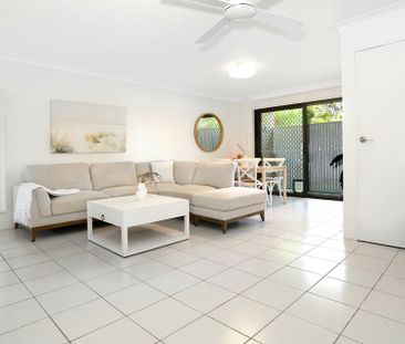 RENOVATED GROUND FLOOR UNIT IN MERMAID WATERS - Photo 4