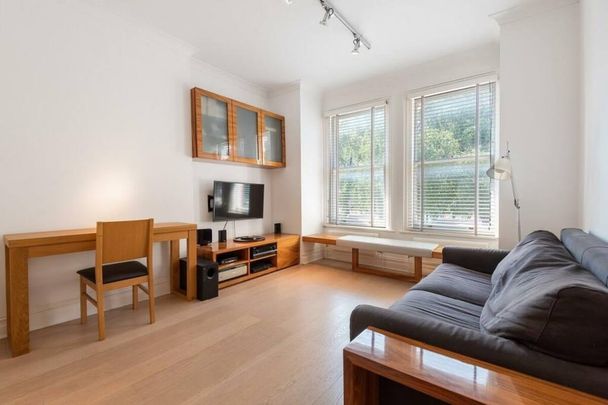 1 Bed Flat, Primrose Gardens, NW3 - Photo 1