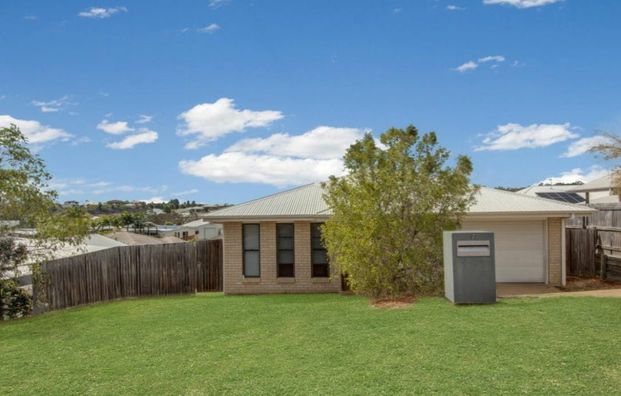 SPACIOUS AND MODERN 4 BEDROOM GEM LOCATED IN NEW AUCKLAND! - Photo 1
