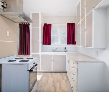 Three Bedroom Home On Keppel Street! - Photo 4