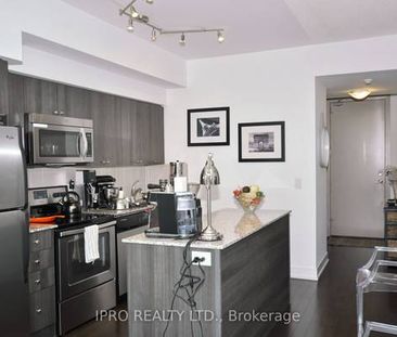 Very spacious 2+1 bedroom suite in - Photo 4