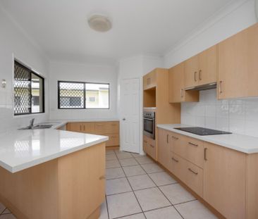 Family Home in Mount Louisa with Shed! - Photo 5