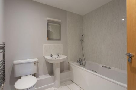 2 bedroom flat to rent - Photo 4