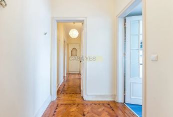 Apartment T3 in Alvalade, Lisboa